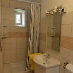 Kobale Πανσιόν Veli Lošinj
