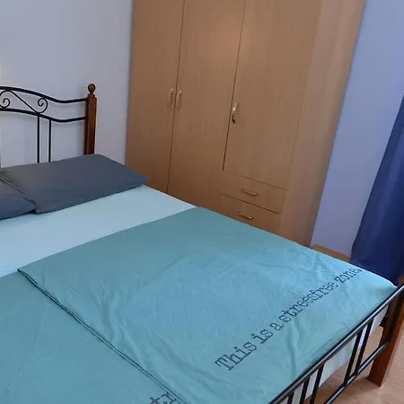 Kobale 1 וולי לוסיניי