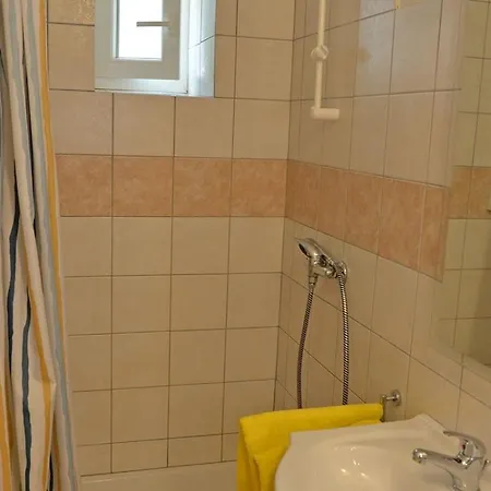 Gostinjska kuća Kobale 1 3*